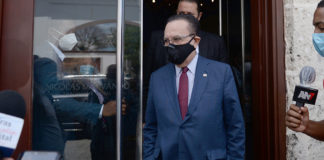 Luis Abinader sostiene reunión con gobernador del Banco Central