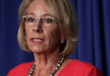 Gobierno de Trump incrementa presión por la reapertura de escuelas