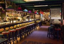 Nueva York pospone indefinidamente vuelta al interior de bares y restaurantes