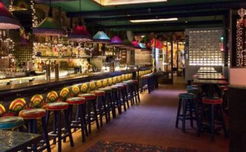 Nueva York pospone indefinidamente vuelta al interior de bares y restaurantes