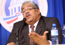 Director del SNS se muestra asintomático al COVID-19