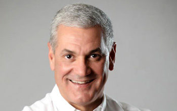 Gonzalo Castillo ejerce su derecho al voto en el colegio Quisqueya