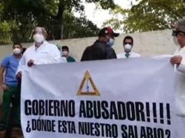 CMD realiza manifestación frente al SNS en demanda pago salario julio a médicos