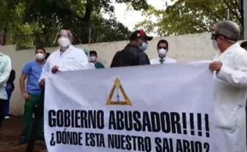 CMD realiza manifestación frente al SNS en demanda pago salario julio a médicos