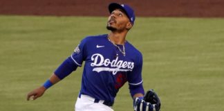 Mookie Betts firma extensión con los Dodgers