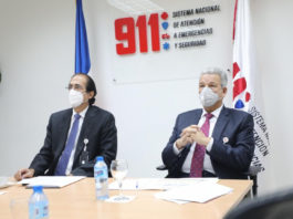 Gustavo Montalvo muestra el Sistema 911 al ministro de la Presidencia designado, Lisandro Macarrulla