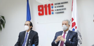 Gustavo Montalvo muestra el Sistema 911 al ministro de la Presidencia designado, Lisandro Macarrulla