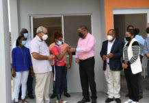 Danilo Díaz entrega viviendas a medallistas Beatriz Pirón y Santa Cotes en SPM