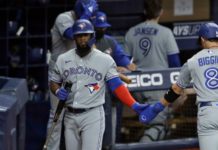 Hernández lidera triunfo de los Azulejos