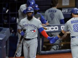 Hernández lidera triunfo de los Azulejos