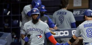 Hernández lidera triunfo de los Azulejos