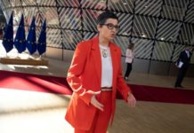 España pide elecciones legislativas «limpias» en Venezuela para reconocerlas