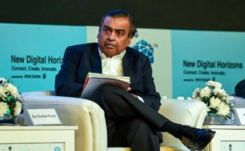El magnate Mukesh Ambani se enfrenta a Amazon y Walmart en India