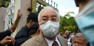 Ex primer ministro malasio Najib condenado a 12 años de prisión en juicio por corrupción