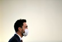 El presidente del Parlamento catalán acusa al Estado español de espionaje; el gobierno lo niega