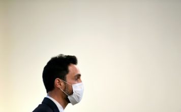 El presidente del Parlamento catalán acusa al Estado español de espionaje; el gobierno lo niega