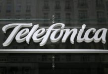 La operadora española Telefónica reduce a la mitad su beneficio en el 2º trimestre