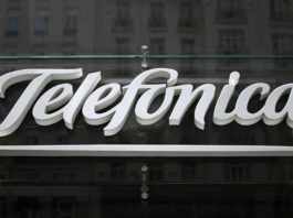 La operadora española Telefónica reduce a la mitad su beneficio en el 2º trimestre