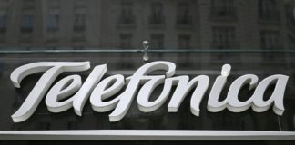 La operadora española Telefónica reduce a la mitad su beneficio en el 2º trimestre