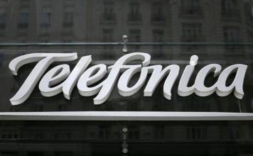 La operadora española Telefónica reduce a la mitad su beneficio en el 2º trimestre