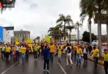 Concentración de personas en la Churchill en reclamo del 30% AFP