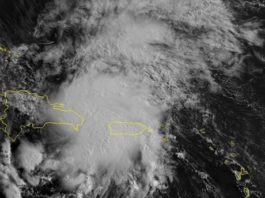 Los campos nubosos de Isaías ya inciden sobre República Dominicana