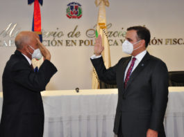 Ministro de Hacienda juramenta nuevo director del CAPGEFI