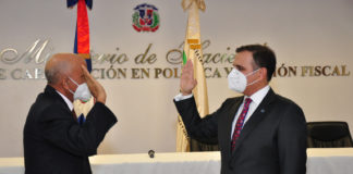 Ministro de Hacienda juramenta nuevo director del CAPGEFI
