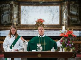 En Suecia, el sacerdote es una mujer