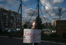 Envenenamiento del opositor ruso Navalni refuerza la determinación de sus partidarios