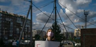 Envenenamiento del opositor ruso Navalni refuerza la determinación de sus partidarios