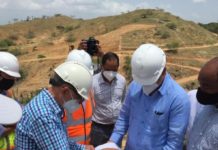 Supervisan la construcción de la presa de Guayubín