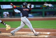 Santana comanda victoria de los Indios