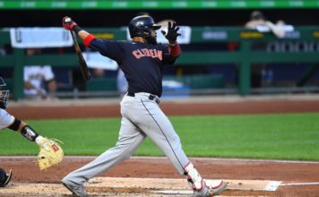 Santana comanda victoria de los Indios