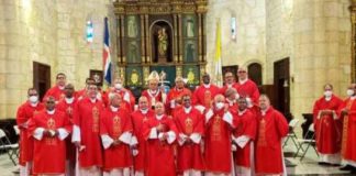 Iglesia Católica ordena 17 nuevos diáconos permanentes