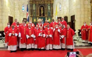 Iglesia Católica ordena 17 nuevos diáconos permanentes