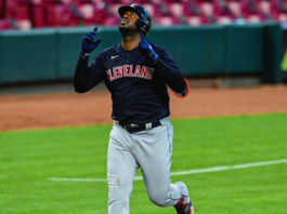 Franmil Reyes comanda victoria de los Indios
