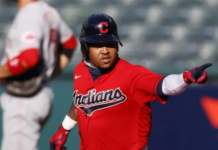 Ramírez y los Indios aplastan a los Rojos