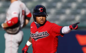 Ramírez y los Indios aplastan a los Rojos