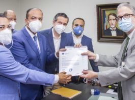 JCE recibe informe de gastos de campaña de Luis Abinader