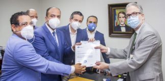 JCE recibe informe de gastos de campaña de Luis Abinader