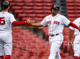 Devers se crece en victoria de los Medias Rojas