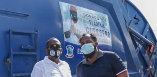 Vladimir Guerrero hace donación de camiones de basura al ayuntamiento de Nizao
