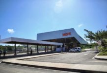 En medio de protestas presidente Medina inaugura terminal Internacional del Este