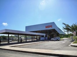 En medio de protestas presidente Medina inaugura terminal Internacional del Este