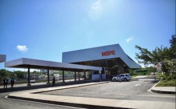 En medio de protestas presidente Medina inaugura terminal Internacional del Este