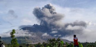 Alerta aérea en Indonesia tras nueva erupción del volcán Sinabung