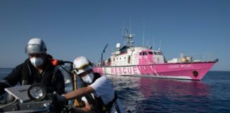Un barco de Banksy en el Mediterráneo para rescatar a migrantes