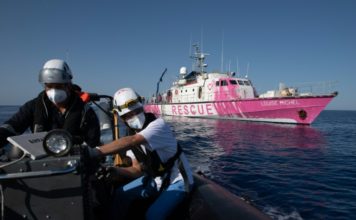Un barco de Banksy en el Mediterráneo para rescatar a migrantes