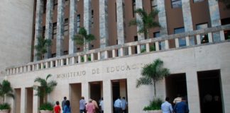 Educación evalúa daños en escuelas a causa de la tormenta Isaías